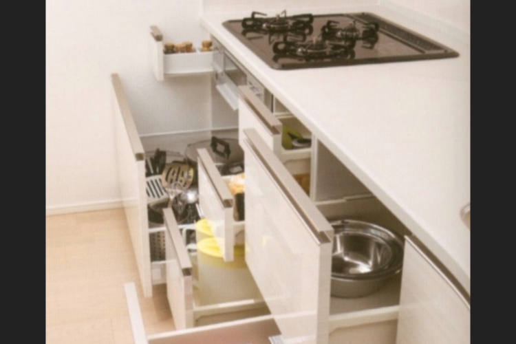 グランセンス吉川美南パークサイドコート・セントラルレジデンスのキッチン収納