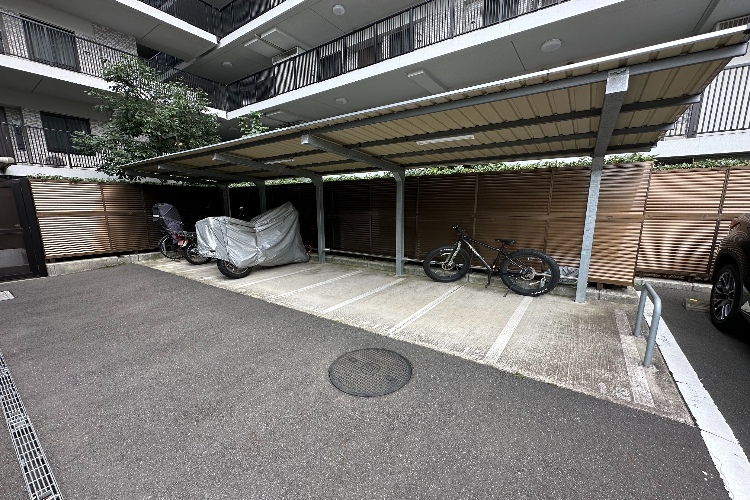 グランセンス吉川美南パークサイドコート・セントラルレジデンスのバイク置場