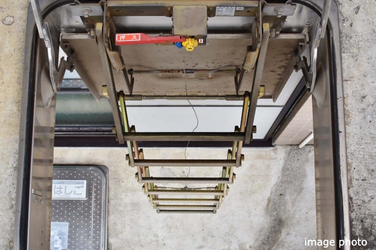 グランセンス吉川美南パークサイドコート・セントラルレジデンスのバルコニー避難ハッチイメージ画像